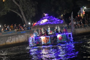 Cruisin Tikis, boat number 32 in the 2022 Winterfest Boat Parade